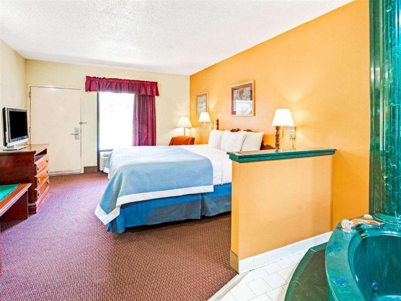 Days Inn By Wyndham Covington Екстер'єр фото