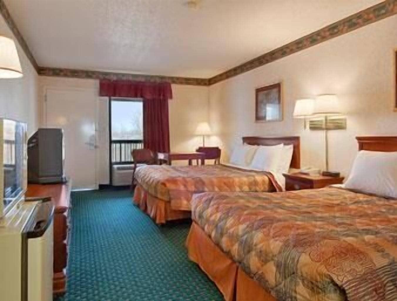 Days Inn By Wyndham Covington Номер фото