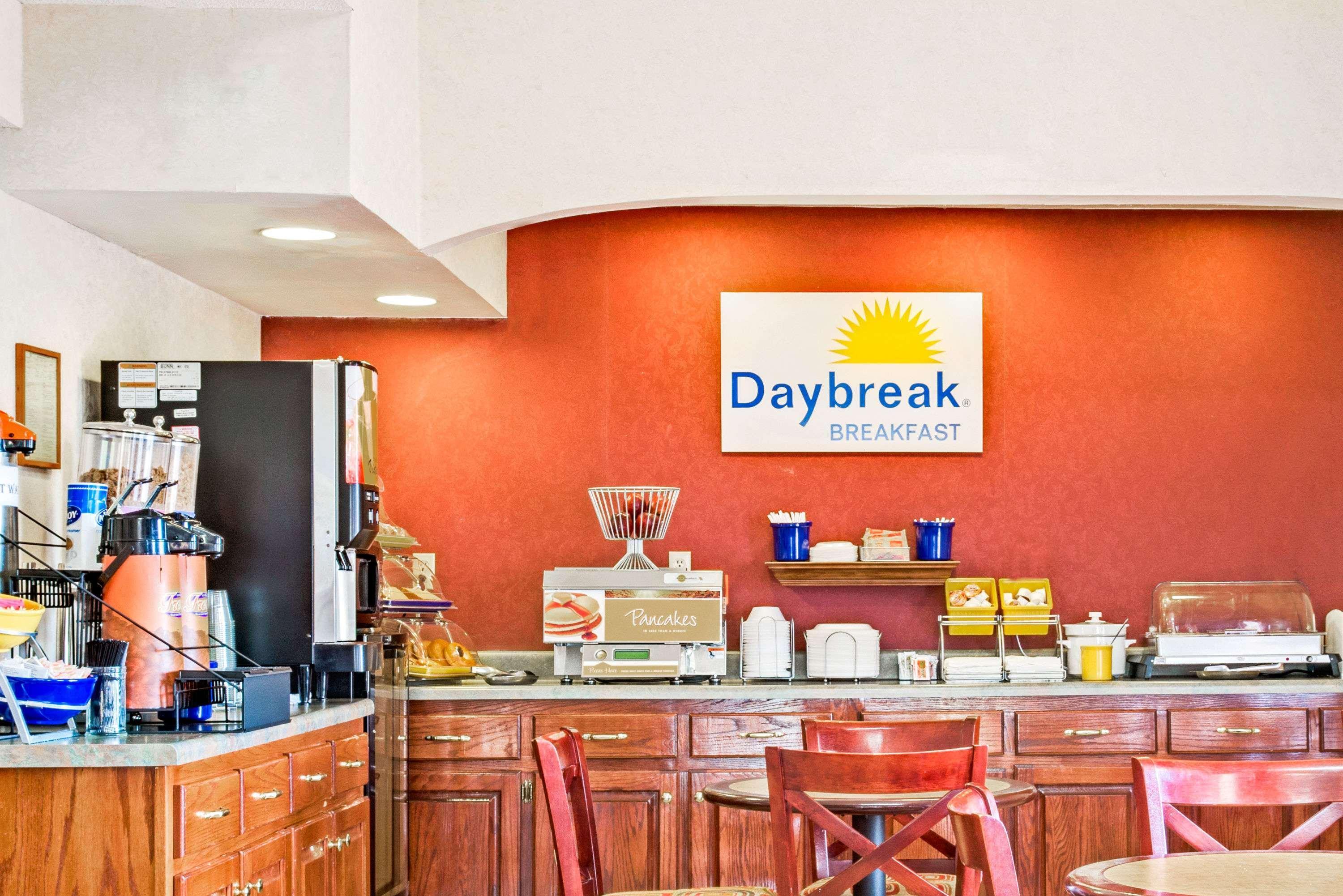 Days Inn By Wyndham Covington Екстер'єр фото