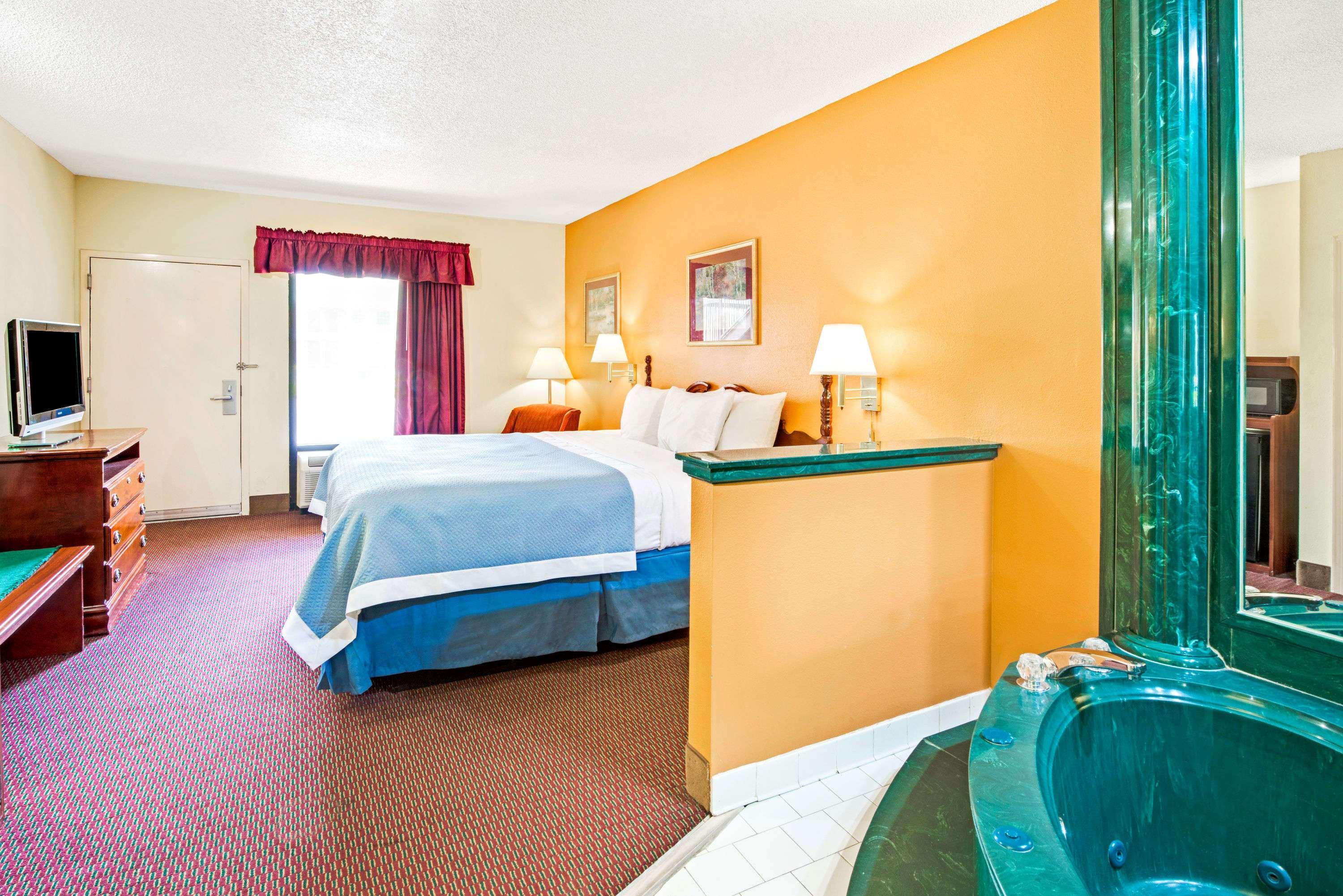 Days Inn By Wyndham Covington Екстер'єр фото
