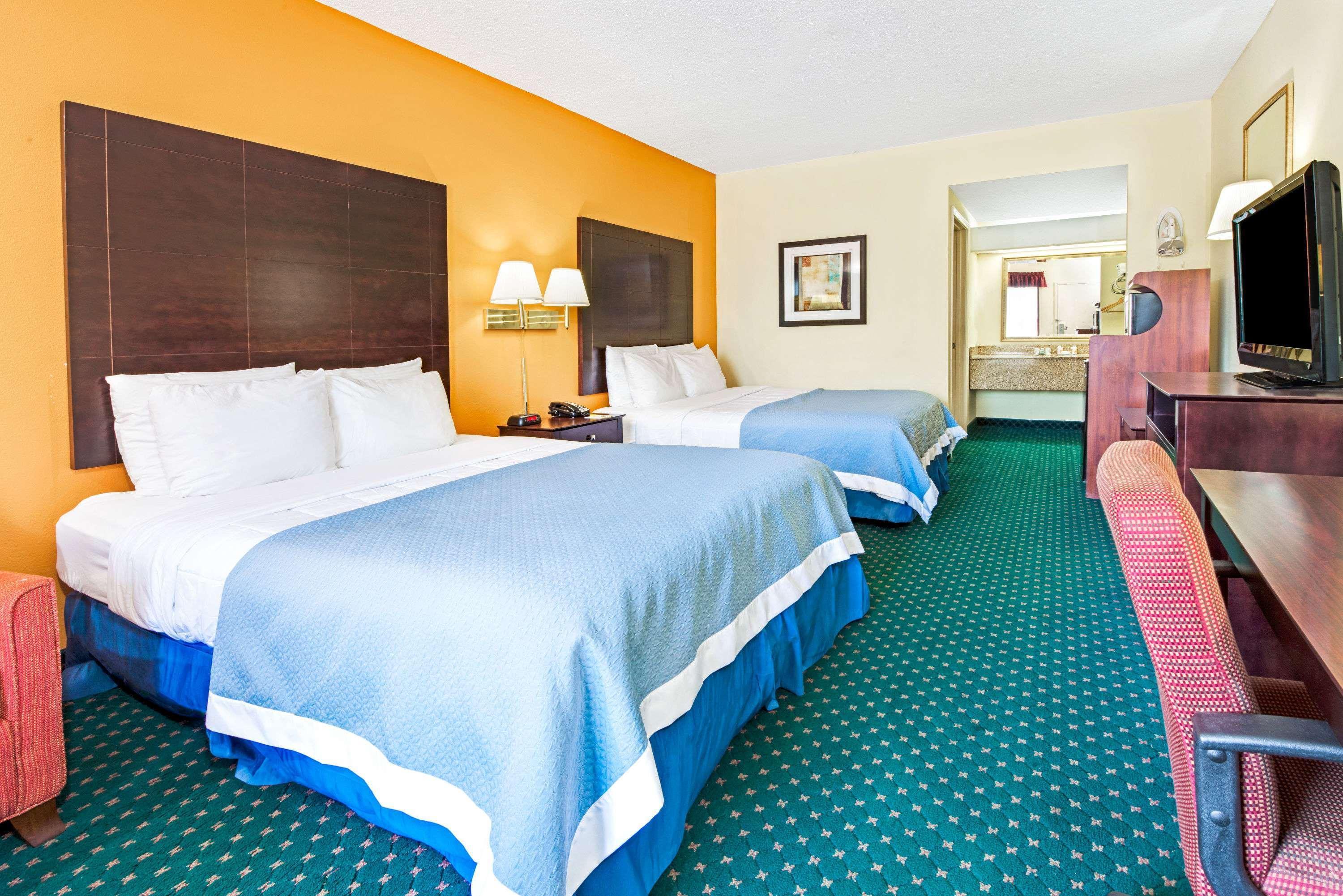 Days Inn By Wyndham Covington Екстер'єр фото