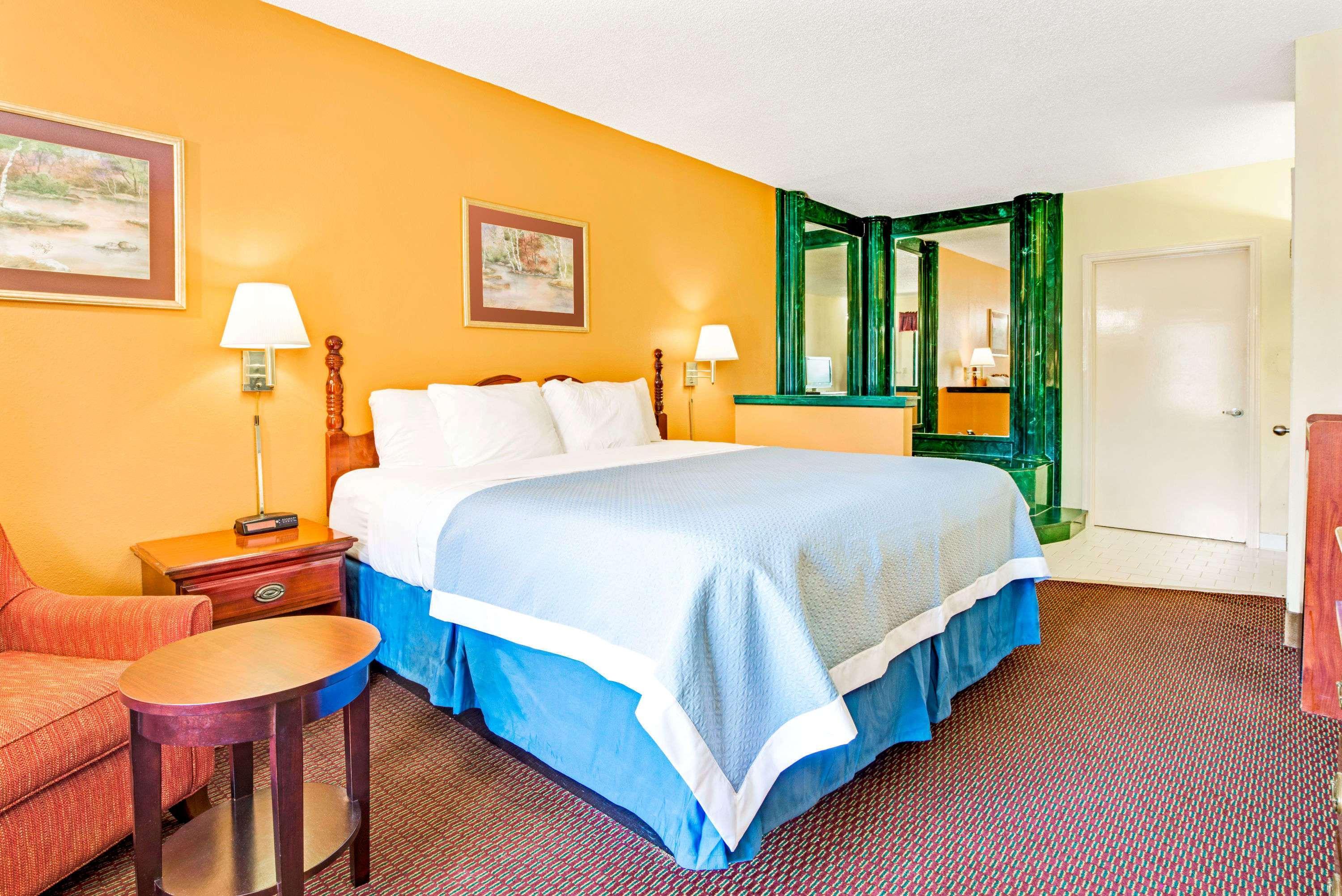 Days Inn By Wyndham Covington Екстер'єр фото