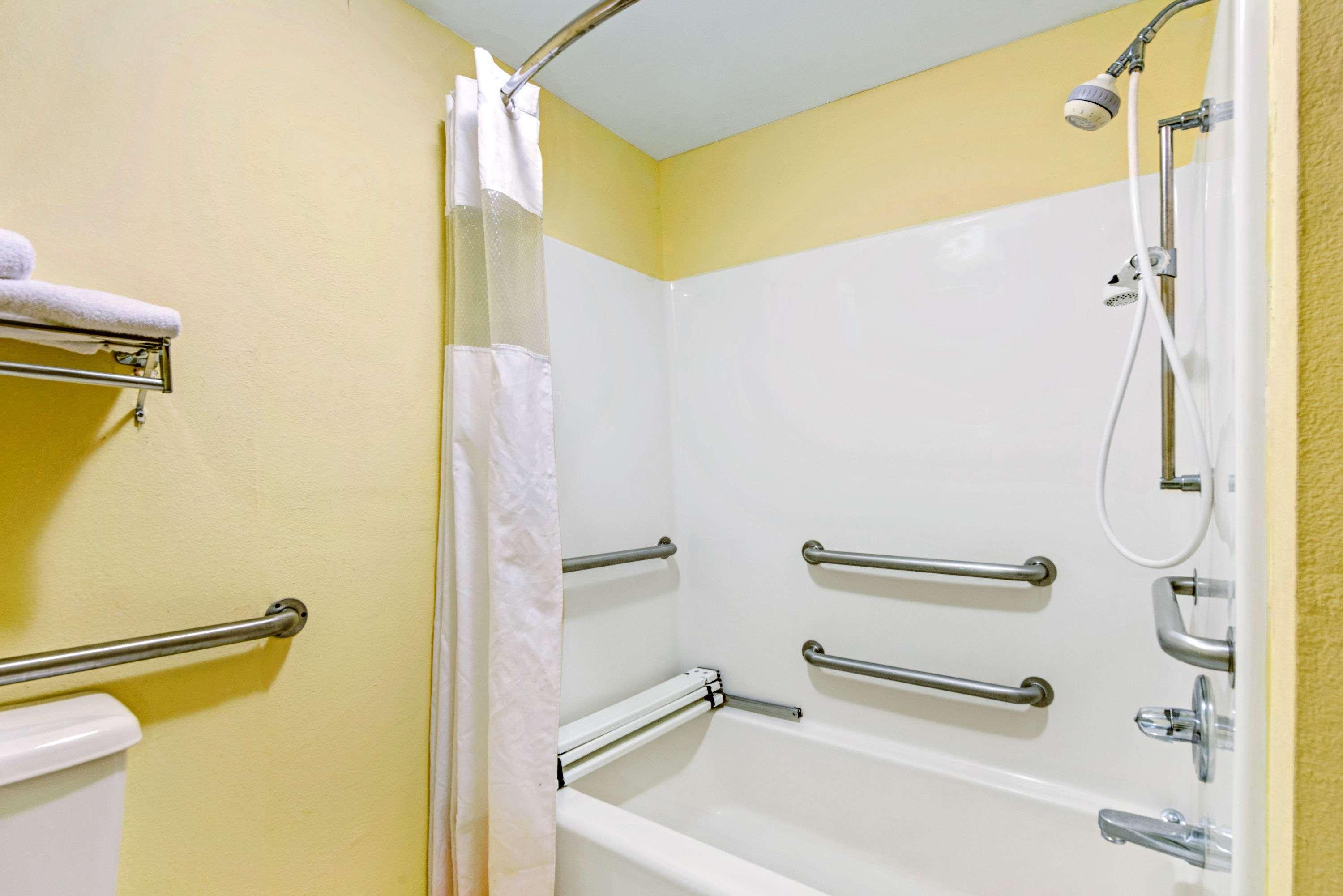 Days Inn By Wyndham Covington Екстер'єр фото
